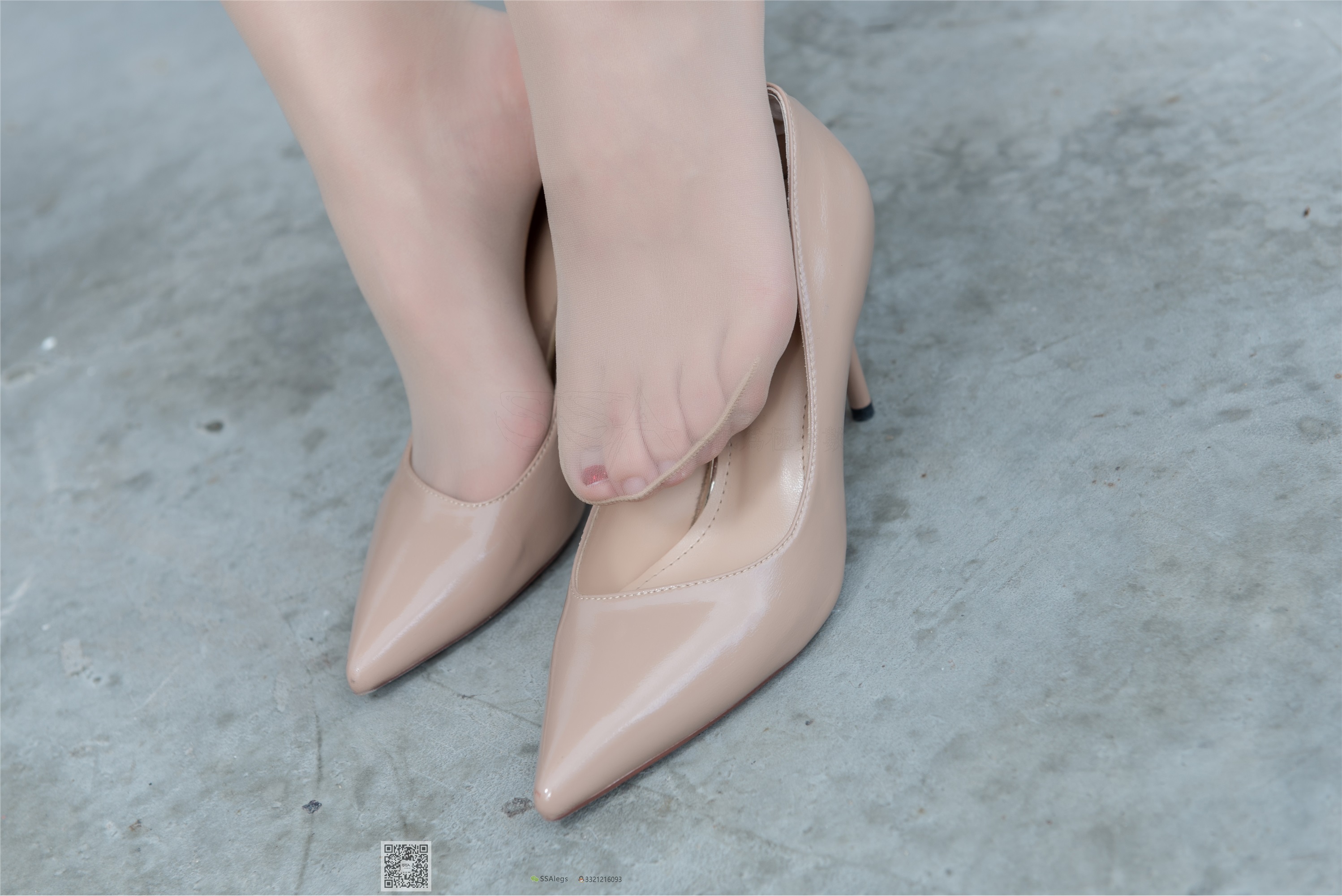 SSA丝社 NO.024 芷沫 高冷混血女王芷沫肉丝街拍